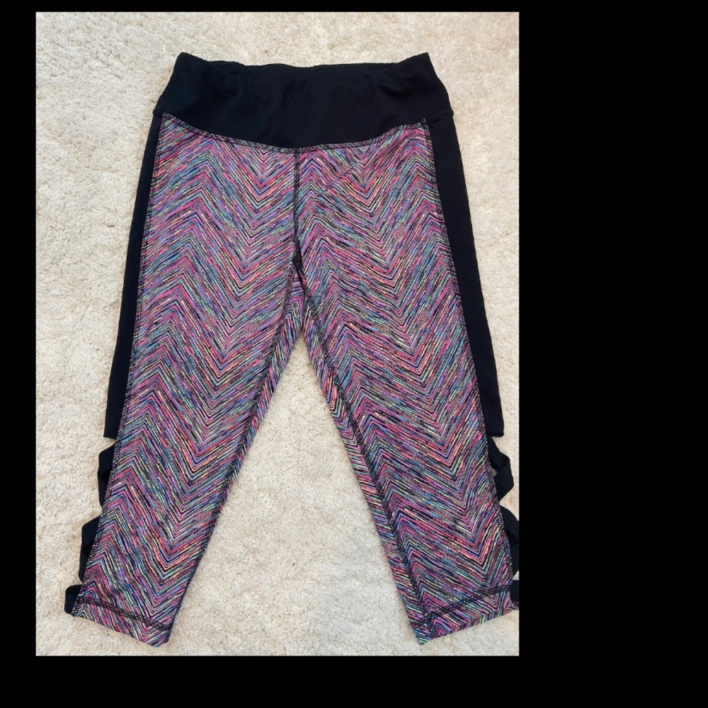 Cute cropped workout pants!